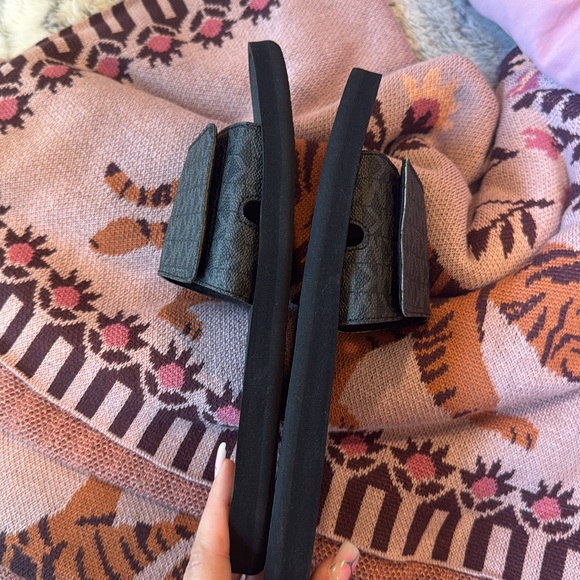 Black Michael kors slides size 9 - Picture 4 of 4